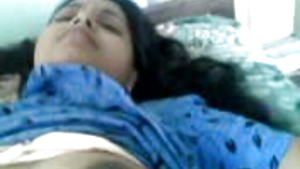 Haley de la ChubbyGirls are un set masiv de sâni! În această previzualizare video, ea este topless în pat, folosind ambele mâini pentru a se închina și a-și masa sânii uriași. Asigurați-vă că vedeți toate videoclipurile ei la...